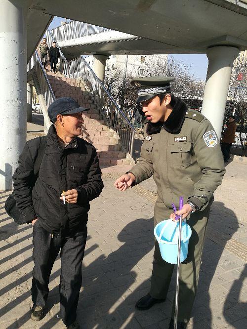 西安市民亂扔煙頭不聽勸阻 將被罰10至50元 西安市民亂扔煙頭不聽勸阻 將被罰10至50元