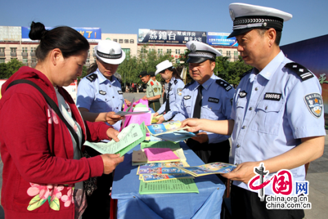 ������󹫰��_չ���c��ȫͬ�� ���Ҹ���顱����