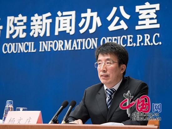 計(jì)劃生育基層指導(dǎo)司司長(zhǎng)楊文莊回答記者提問